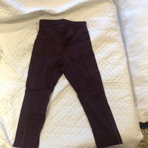 Lululemon cropped size 4 burgundy